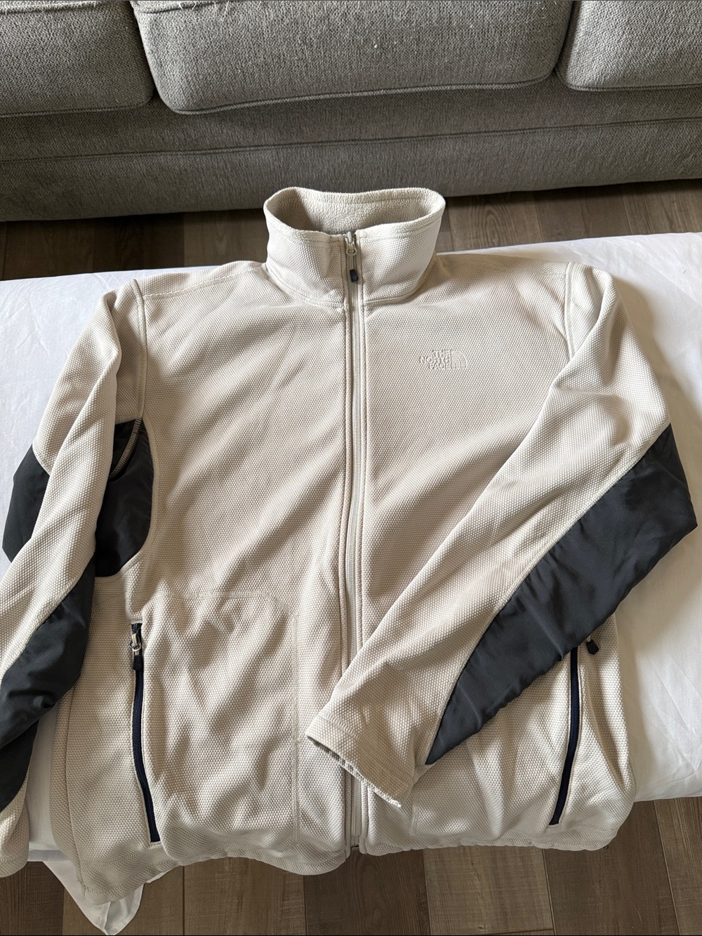 The North Face Cream Lightweight Full-Zip Jacket with Black Sleeve Panels